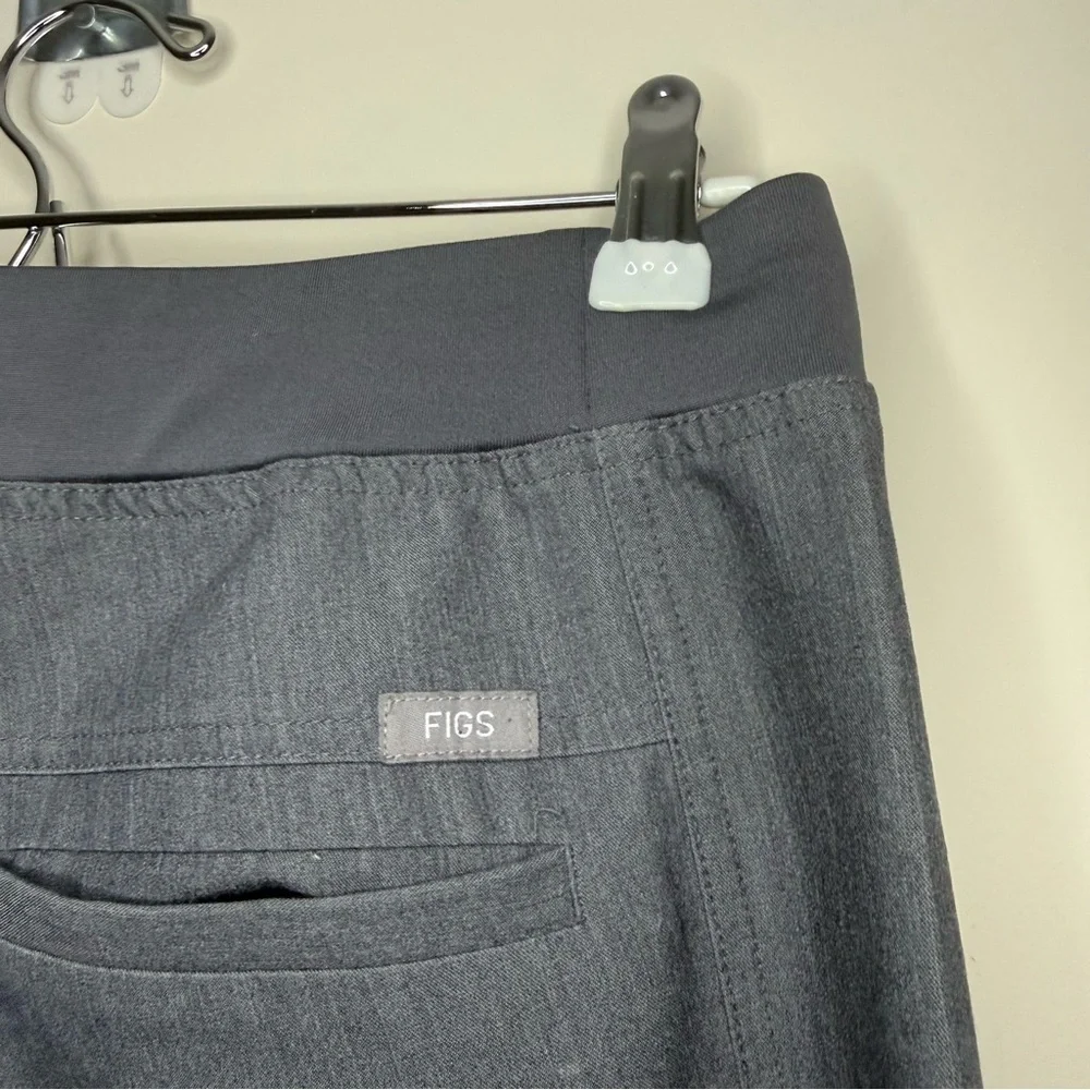 FIGS Axim Cargo Scrub Pants in Graphite Gray